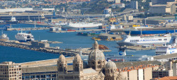 Plateforme logistique avec réception et préparation de commandes pour exportation à Aix-en-Provence